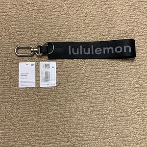 Lululemon Never Lost Keychain OS balck and white